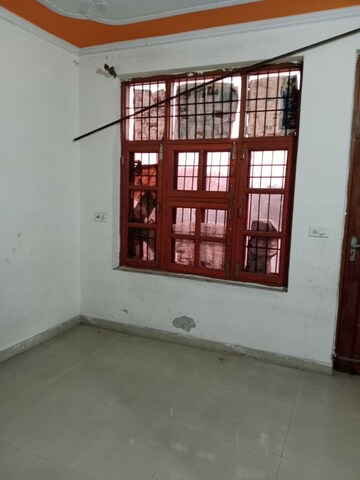 Room in 2 BHK Builder Floor at Sector 18 – for Rent