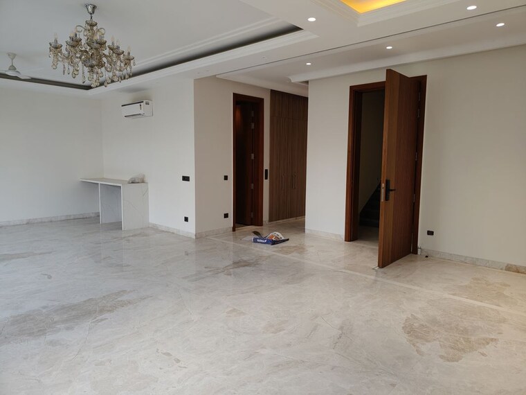 Room, defence colony 3 Bedroom 2300 Sq.Ft. Builder Floor In Defence Colony Delhi 9979476