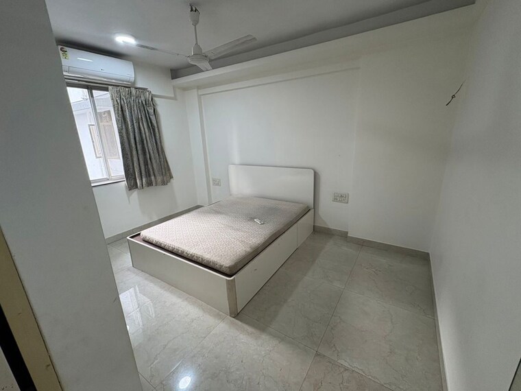 Bathroom, sai-darshan-building 1 Bedroom 550 Sq.Ft. Apartment In Kemps Corner Mumbai 9979484