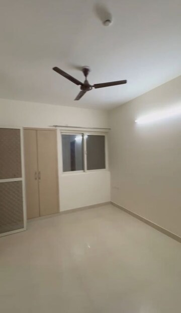 Room in 2 BHK Apartment at Apex Golf Avenue, Sector 1 Greater Noida – for Rent