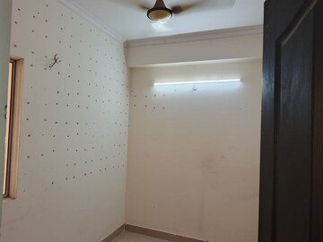 Room in 2 BHK Apartment at JM Florence, Tech Zone 4 Greater Noida – for Rent