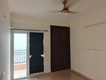 Room in 2 BHK Apartment at JM Florence, Tech Zone 4 Greater Noida – for Rent