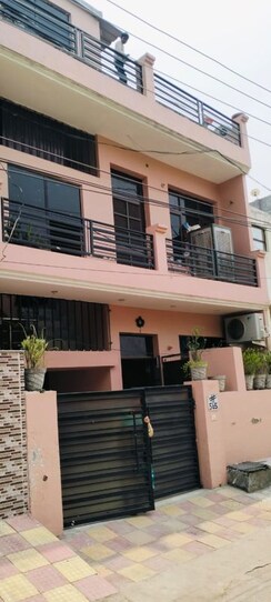 6 BHK + Extra Room Villa For Sale in Dhakoli