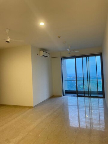Room in 3 BHK Apartment at Piramal Mahalaxmi, Mahalaxmi – for Rent