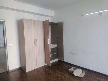 Room in 3 BHK Apartment at Supertech Araville, Sector 79 – for Rent