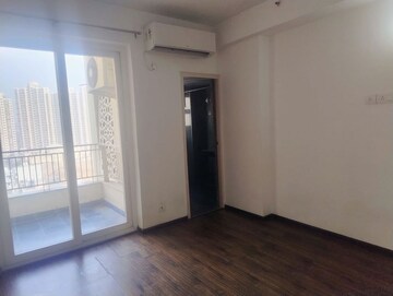 Room in 3 BHK Apartment at Supertech Araville, Sector 79 – for Rent