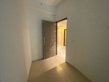 Room in 3 BHK Apartment at Piramal Mahalaxmi, Mahalaxmi – for Rent