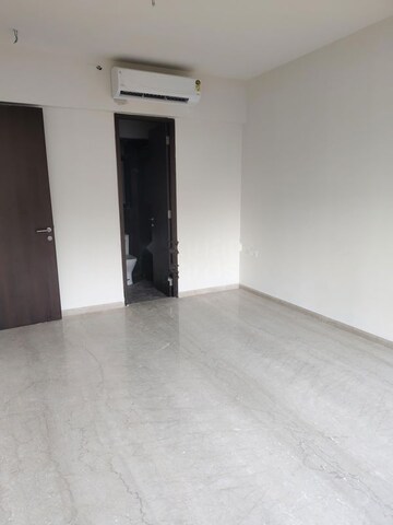 Room in 3 BHK Apartment at Kalpataru Magnus, Bandra East – for Rent