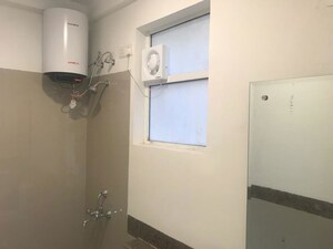 Room in 4 BHK Builder Floor at Emaar MGF Emerald Hills, Sector 65 – for Rent