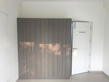 Room in 4 BHK Builder Floor at Emaar MGF Emerald Hills, Sector 65 – for Rent