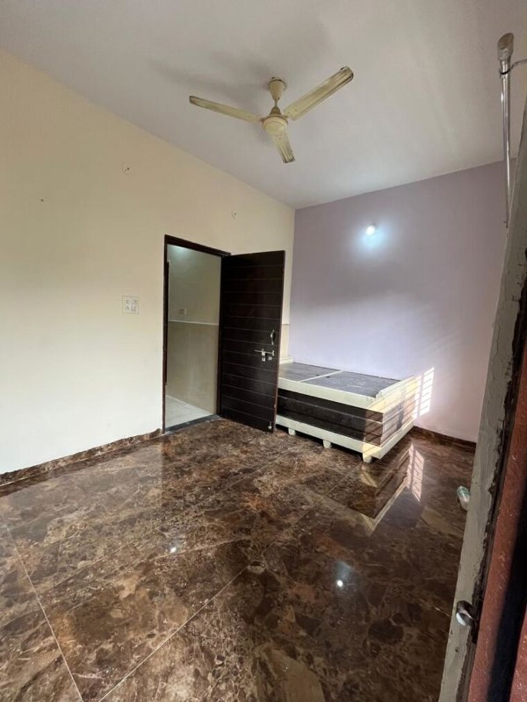 Room, scheme 78 3 Bedroom 1500 Sq.Ft. Apartment In Scheme 78 Indore 9979662