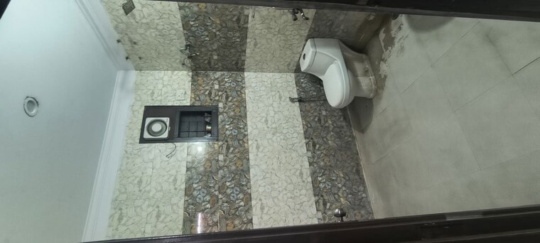 Bathroom, panchsheel vihar 3 Bedroom 1080 Sq.Ft. Builder Floor In Panchsheel Vihar Delhi 9979682