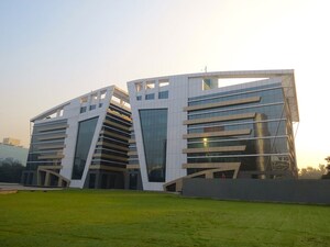  Office Space For Sale in Magarpatta City Pentagon, Hadapsar