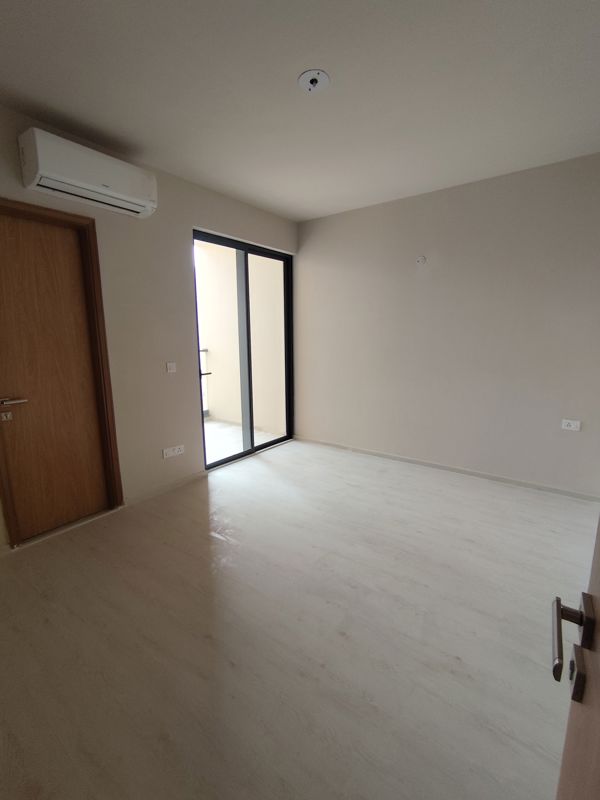 3 BHK + Servant Room Apartment For Sale in M3M Skywalk