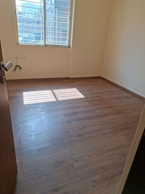 Room in 2 BHK Apartment at Gera Song Of Joy, Kharadi – for Rent