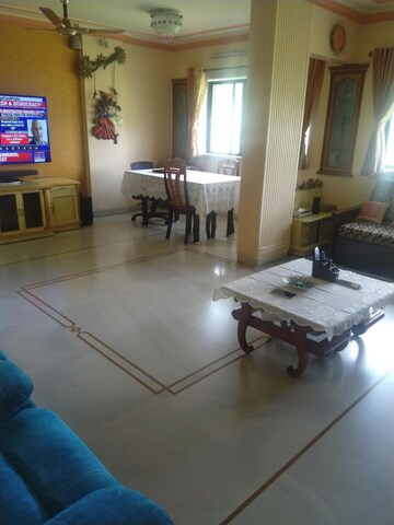 Living Room in 4 BHK Apartment at Mayur Colony – for Rent