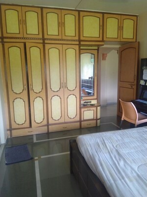 Bedroom in 4 BHK Apartment at Mayur Colony – for Rent