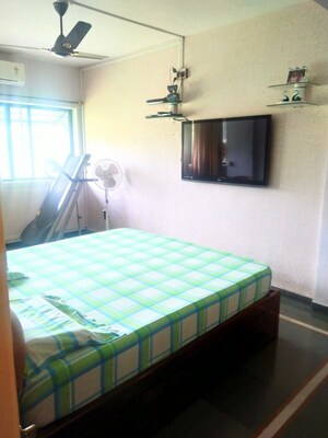 Bedroom in 4 BHK Apartment at Mayur Colony – for Rent