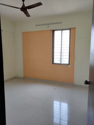 Room in 2 BHK Apartment at Kwality Vrindavan Heights, Hadapsar – for Rent