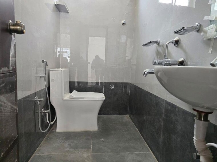 Bathroom, kondapur 1 Bedroom 550 Sq.Ft. Apartment In Kondapur Hyderabad 9979804