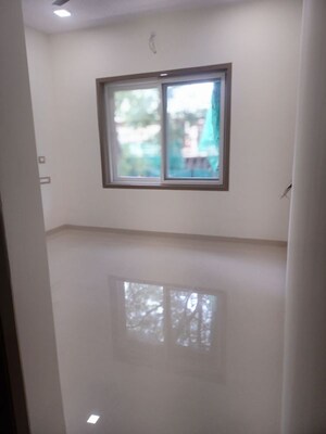 Room in 2 BHK Apartment at Kalpataru Paramount E, Kapur Bawdi – for Sale