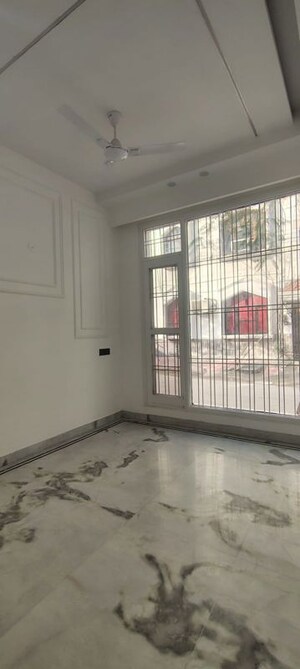 Room in 3 BHK Builder Floor at Green Fields Colony – for Rent