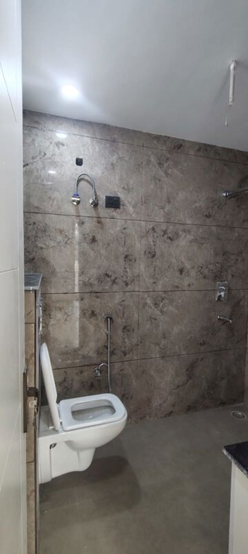 Master Bedroom in 3 BHK Builder Floor at Green Fields Colony – for Rent