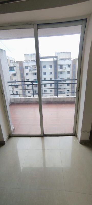 Room in 1 BHK Apartment at Jalan Aura County Pune, Wagholi – for Rent