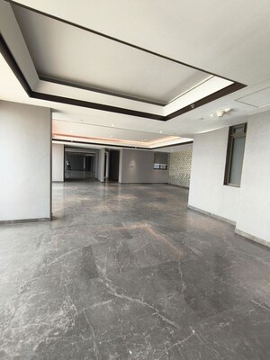 Room in 5 BHK Apartment at Lodha Trump Tower, Worli – for Rent