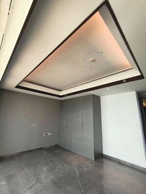 Room in 5 BHK Apartment at Lodha Trump Tower, Worli – for Rent