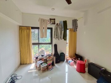 Room in 2.5 BHK Apartment at Majestic Amarjyoti CHS, Chembur – for Rent