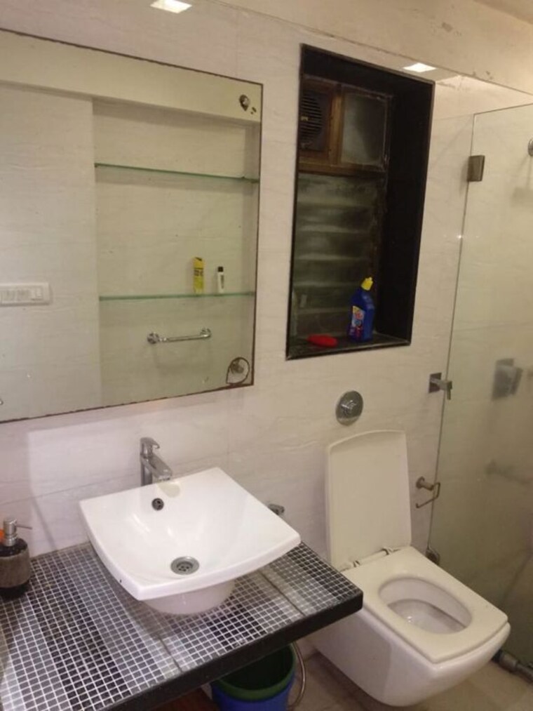 Bathroom, evershine-embassy 3 Bedroom 1230 Sq.Ft. Apartment In Andheri West Mumbai 9979848