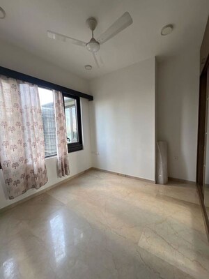 Room in 2 BHK Apartment at Lodha The Park, Worli – for Rent