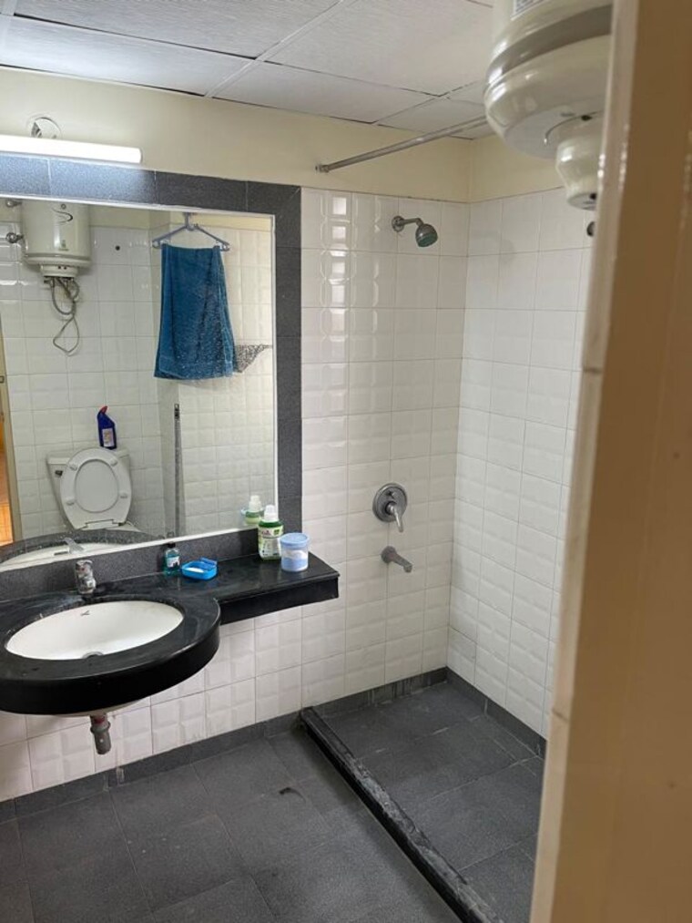 Bathroom, bestech-park-view-city-2 3 Bedroom 1859 Sq.Ft. Apartment In Sector 49 Gurgaon 9979884