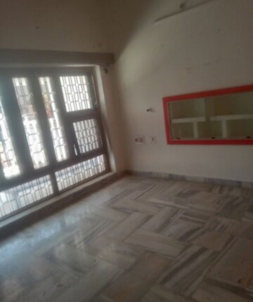 Furnished Amenities in 2 BHK Villa at Aliganj – for Rent