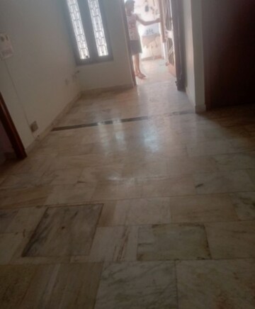 Room in 2 BHK Villa at Aliganj – for Rent