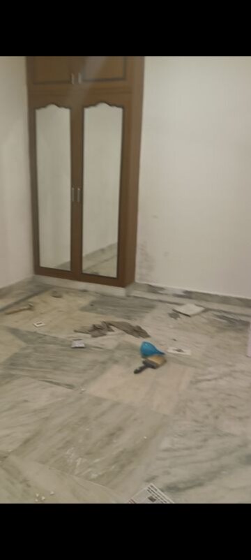 Room in 3 BHK Apartment at Vasant Kunj – for Sale