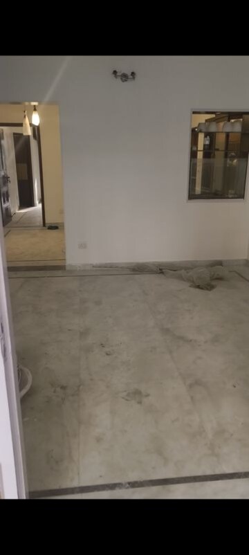 Room in 3 BHK Apartment at Vasant Kunj – for Sale