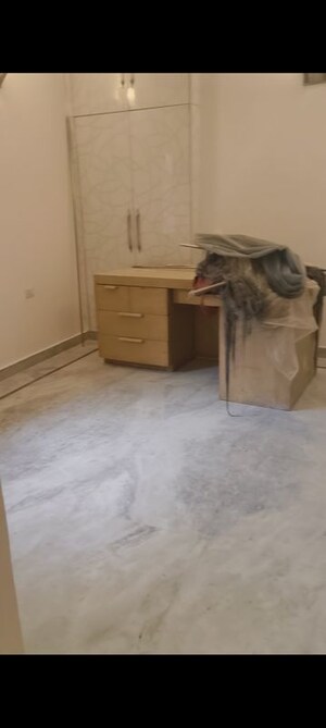 Room in 3 BHK Apartment at Vasant Kunj – for Sale