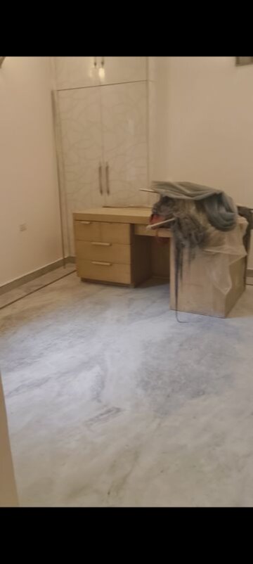 Room in 3 BHK Apartment at Vasant Kunj – for Sale