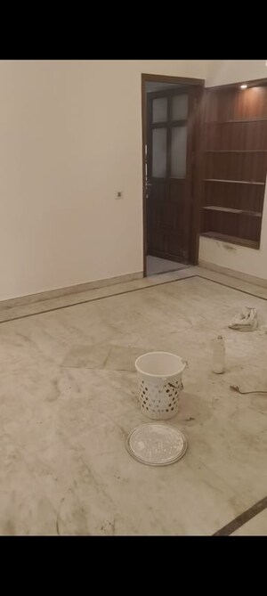 Room in 3 BHK Apartment at Vasant Kunj – for Sale