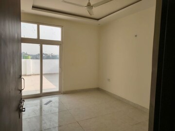 Room in 4 BHK Builder Floor at Sector 1 – for Sale