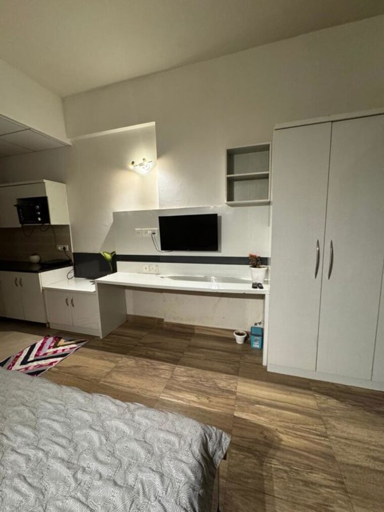 Room, paramount-golfforeste 1 Bedroom 435 Sq.Ft. Apartment In Zeta I Greater Noida Greater Noida 9979937