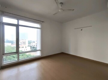 Room in 3 BHK Apartment at Jaypee Green Pavillion Heights, Sector 128 – for Rent