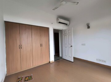 Room in 3 BHK Apartment at Jaypee Green Pavillion Heights, Sector 128 – for Rent