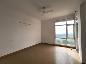 Room in 3 BHK Apartment at Jaypee Green Pavillion Heights, Sector 128 – for Rent