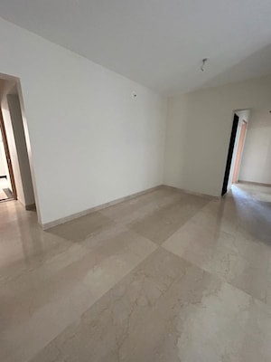 Room in 3 BHK Apartment at Bajaj Emerald, Andheri East – for Rent