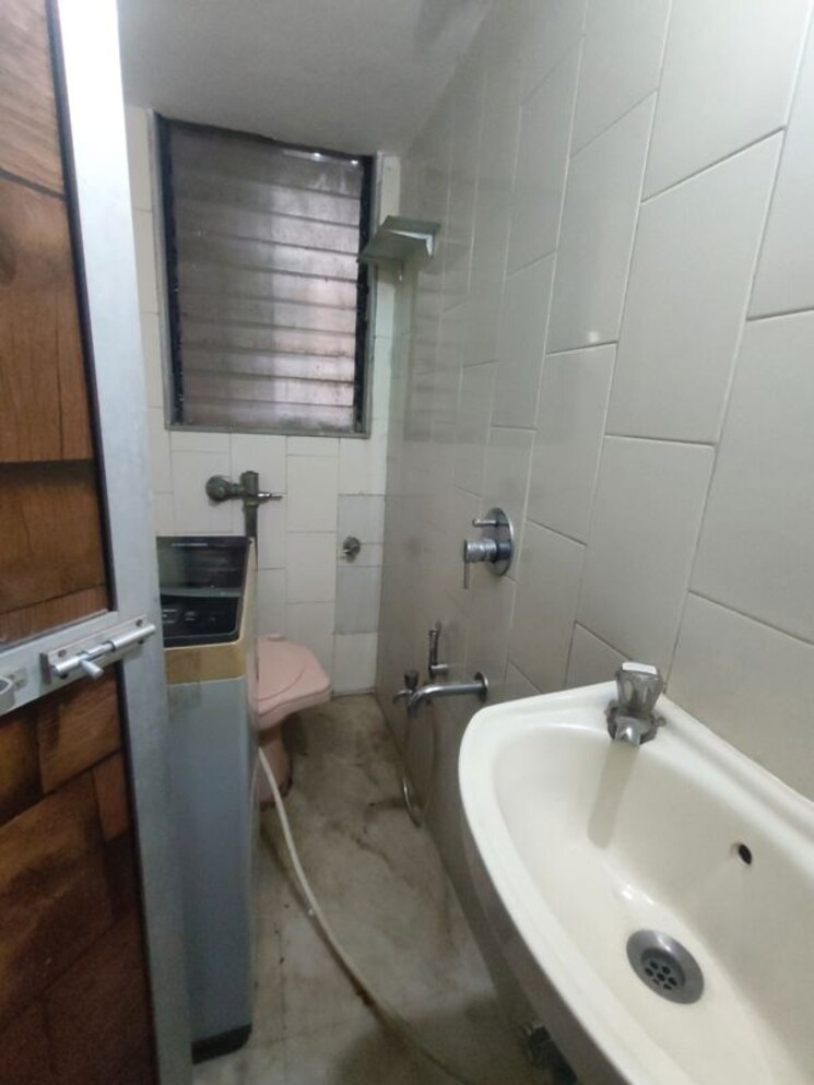 Bathroom, shiv-om-chs 2 Bedroom 930 Sq.Ft. Apartment In Chandivali Mumbai 9979971