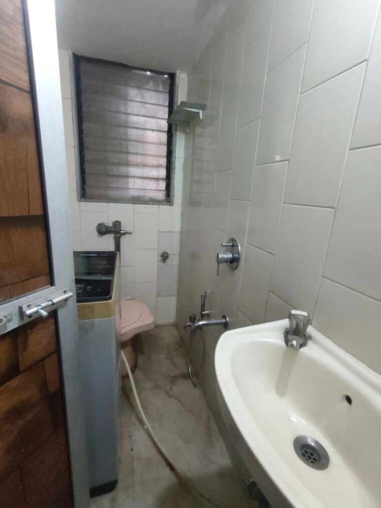 Bathroom, shiv-om-chs 2 Bedroom 930 Sq.Ft. Apartment In Chandivali Mumbai 9979971