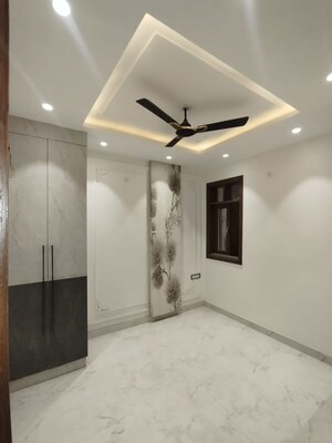 Building Lobby in 4 BHK Builder Floor at Uttam Nagar – for Sale